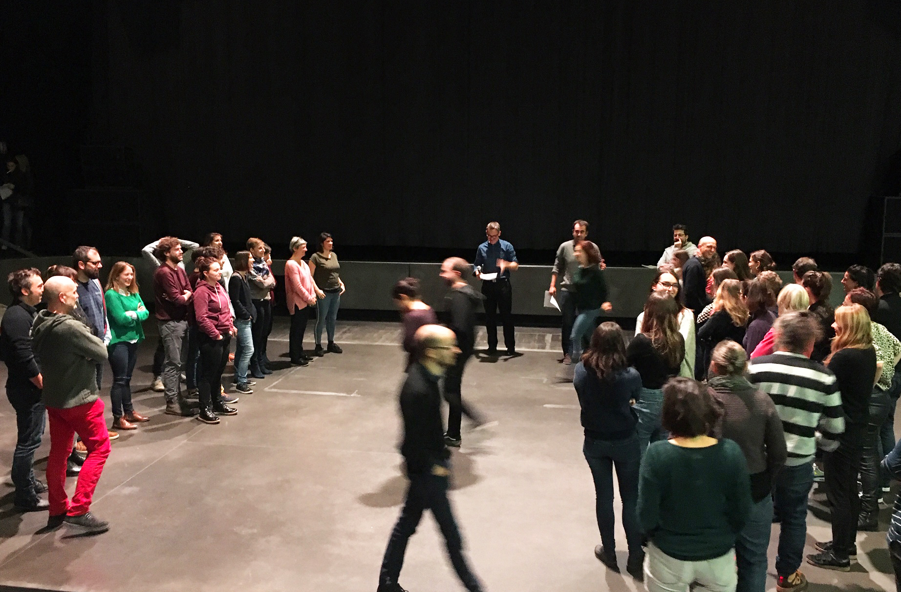 Débat mouvant entre stagiaires à la Belle electrique à Grenoble